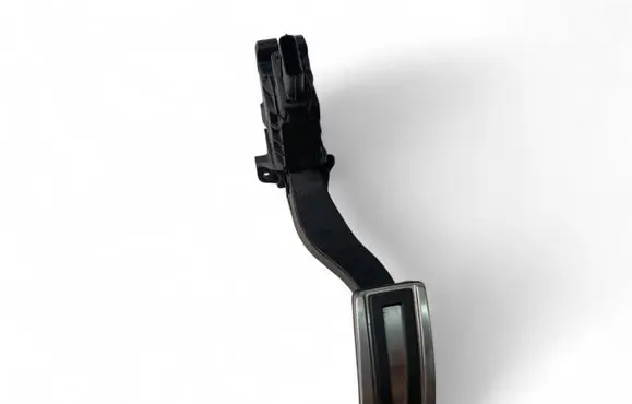 Accelerator throttle pedal