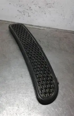 Mini One - Cooper R50 - 53 Wiper trim 7122506