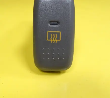 Honda HR-V Windscreen/window heater switch M17071