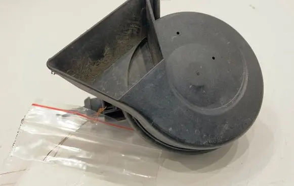 Audi A4 S4 B7 8E 8H Horn signal 8E0951221A