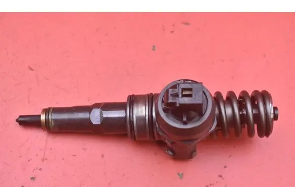 Skoda Octavia Mk2 (1Z) Fuel injector 038130073AG