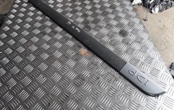 Renault Megane II Front door trim (molding) 8200574617