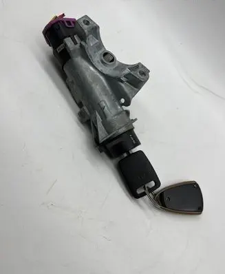 Audi A4 S4 B5 8D Ignition lock 4B0905851