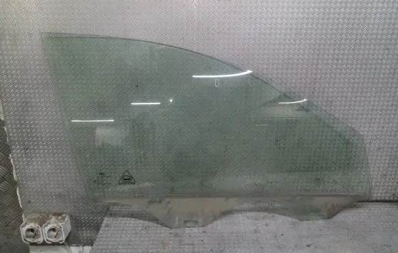 KIA Ceed Front door window glass four-door
