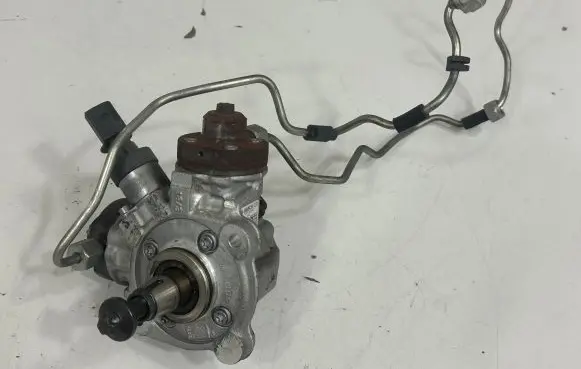 BMW 6 F06 Gran coupe Fuel injection high pressure pump 7797875 7823470