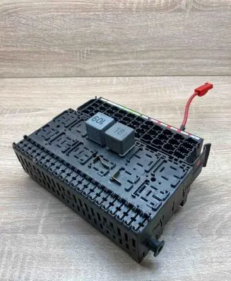 Volkswagen Transporter - Caravelle T4 Fuse module 357937039