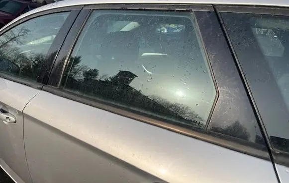 Ford Mondeo MK IV Rear door window glass 