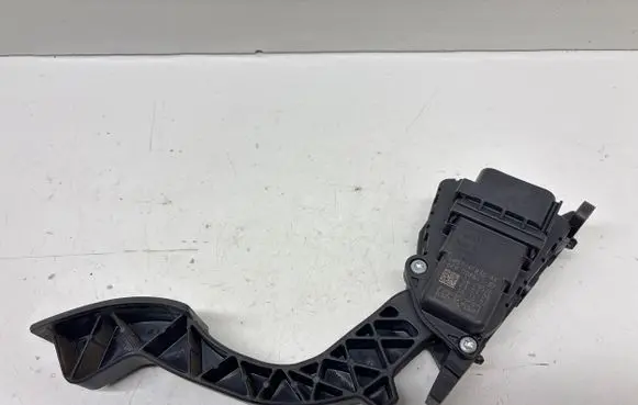 Ford Focus Accelerator throttle pedal 4M519F836AK