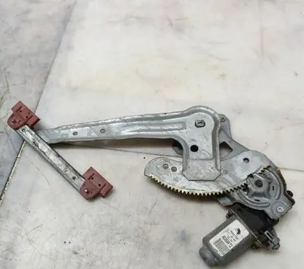 Nissan Almera N16 Rear door window regulator motor 400689T2