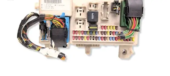 Ford Focus Fuse module 6M5T14014 4M5T14A073CF 2W9314B192BA