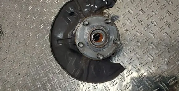 Toyota Corolla Verso AR10 Front wheel hub