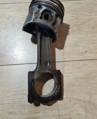 Volvo V70 Piston with connecting rod
