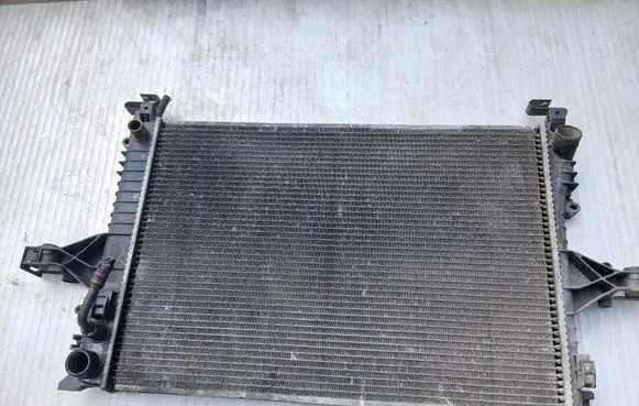 Volvo V70 Coolant radiator 30714122