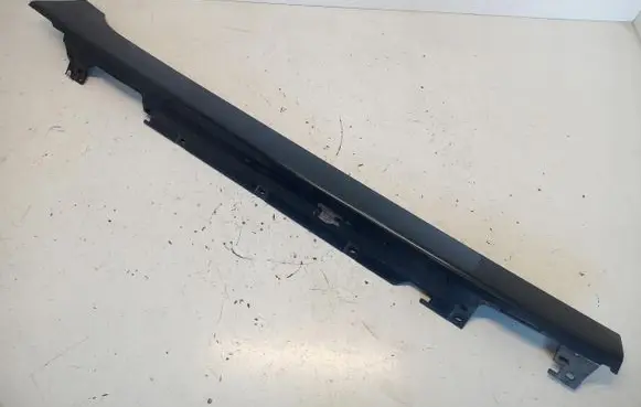 BMW 2 F46 Front sill (body part) 7318852