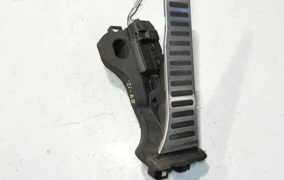 Volkswagen PASSAT B7 Accelerator throttle pedal 1K1723503AK 6PV01103911