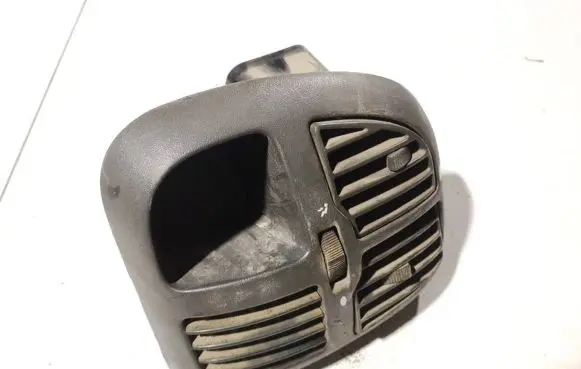 Skoda Superb B5 (3U) Dash center air vent grill