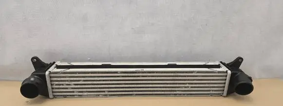 Hyundai i30 Intercooler radiator 2827008000 8000