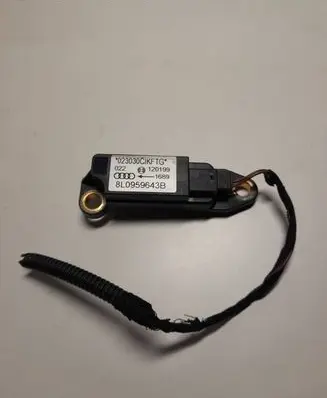 Audi A3 S3 8L Airbag deployment crash/impact sensor 8L0959643B 120199 023030C1KFTG