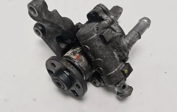 BMW 1 E82 E88 Power steering pump 6779244