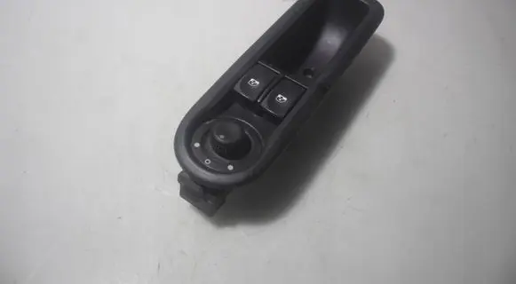 Renault Clio III Electric window control switch 