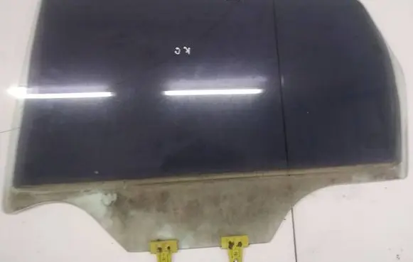Nissan Qashqai Rear door window glass 