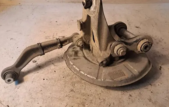 BMW 5 E60 E61 Rear wheel hub spindle/knuckle 