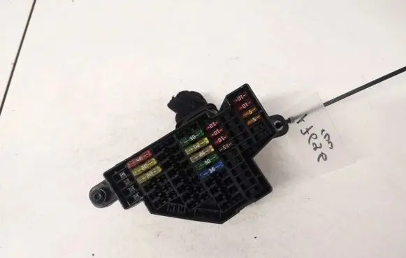 Volkswagen Golf V Fuse box set