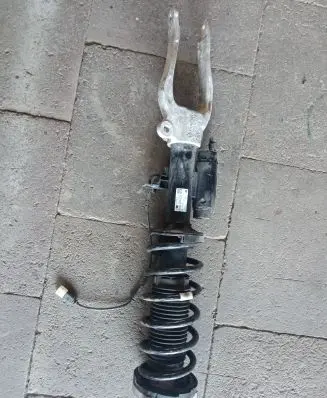 BMW 5 G30 G31 Front shock absorber with coil spring 6866393