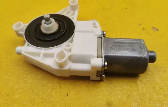 Mercedes-Benz V Class W447 Front door window regulator motor A4479063500