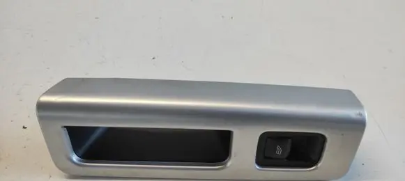 Volvo V50 Electric window control switch 8663819