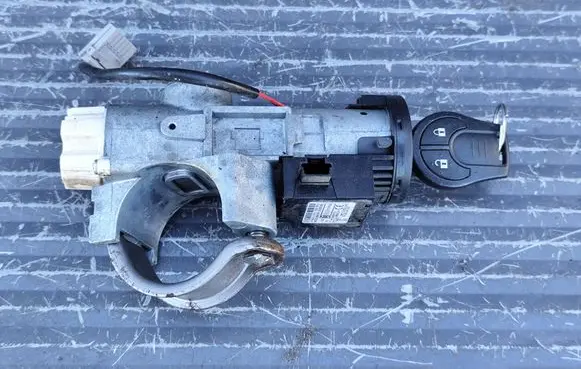 Nissan Juke I F15 Ignition lock 216697757 28590C9968 A3331B718