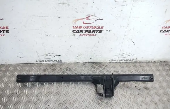 Volvo XC90 Engine mounting bracket