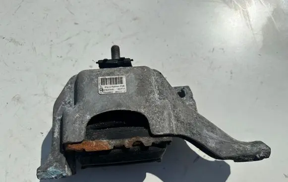 Mini Cooper Hatch Hardtop Engine mount bracket 147258