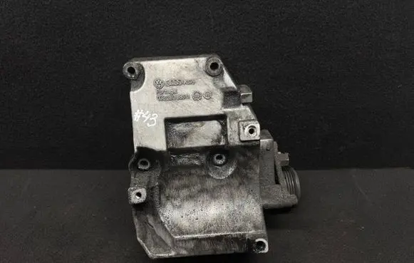 Volkswagen PASSAT B5 A/C compressor mount bracket 038260885B