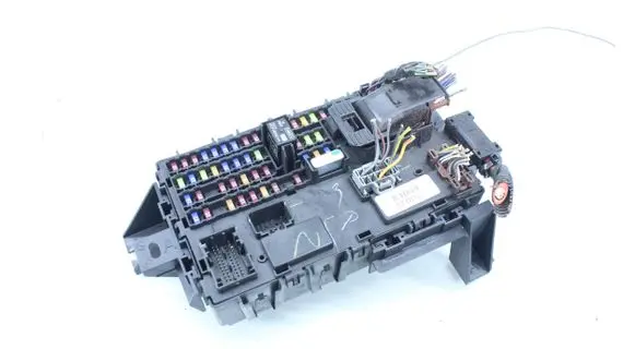 Ford Edge I Fuse module DT4T15604BB