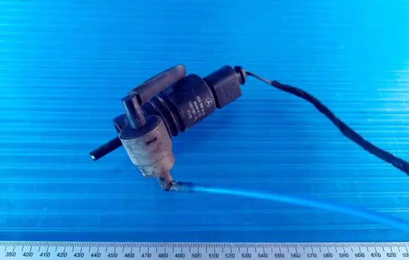 Mercedes-Benz B W245 Windscreen/windshield washer pump 2048660221