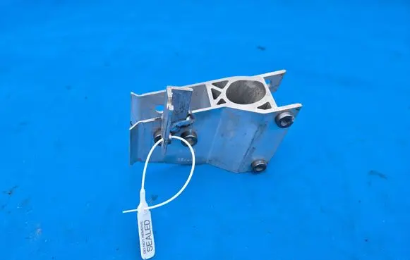 BMW M4 G82 G83 Radiator mount bracket 8071634