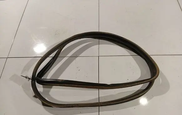 Hyundai ix35 Rubber seal front coupe door