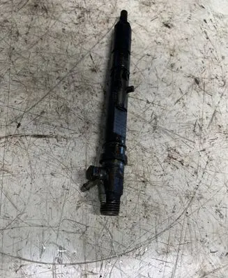 Audi A6 S6 C5 4B Fuel injector