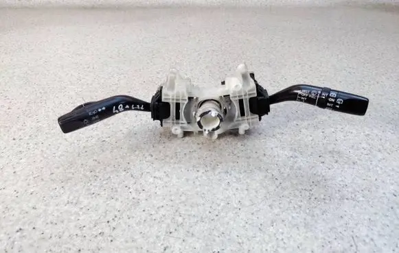 Mazda 626 Wiper turn signal indicator stalk/switch GE6V17B122 17B122