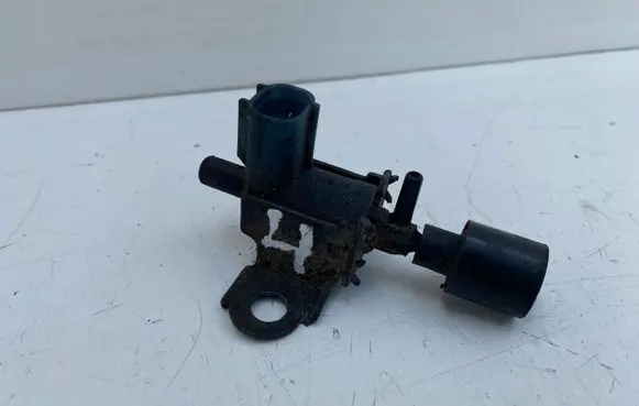 Toyota Avensis T220 Vacuum valve 9091012219