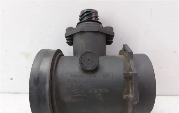 BMW 5 E39 Mass air flow meter 1747155