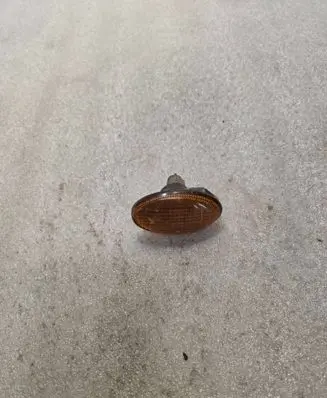 Front fender indicator light