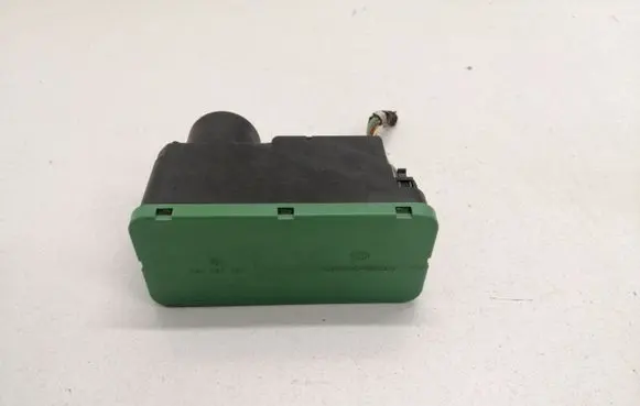Volkswagen PASSAT B4 Central locking vacuum pump 3A0962257