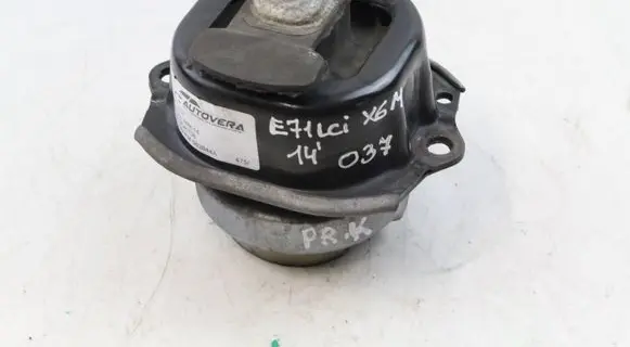 Engine mount bracket