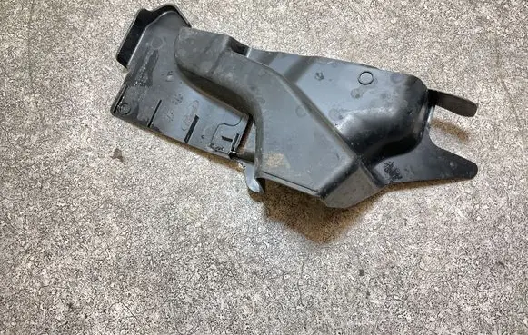 Ford Focus Fender mounting bracket JX7BA02476A D2L4B