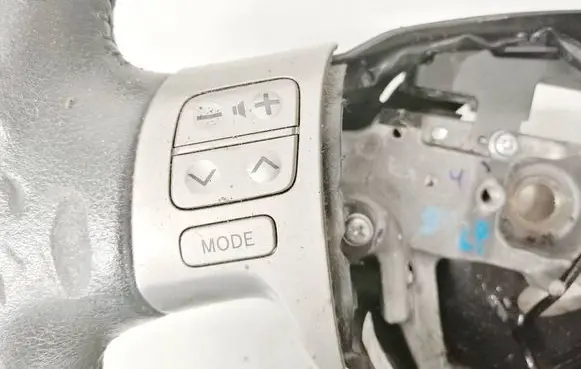 Steering wheel buttons/switches