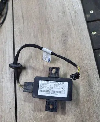 Mercedes-Benz GLA W156 X156 Tire pressure control unit A0009008402
