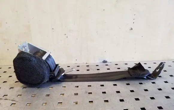 Ford Kuga I Rear seatbelt 4M51A611B68