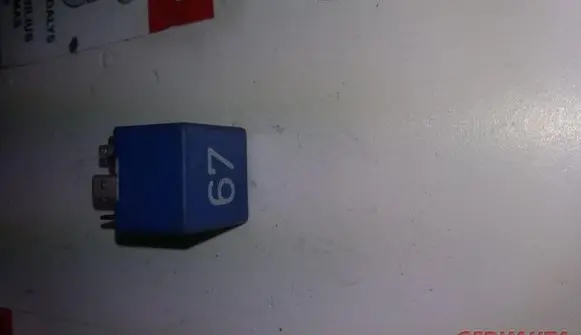 Volkswagen PASSAT B5 Other relay 857951253